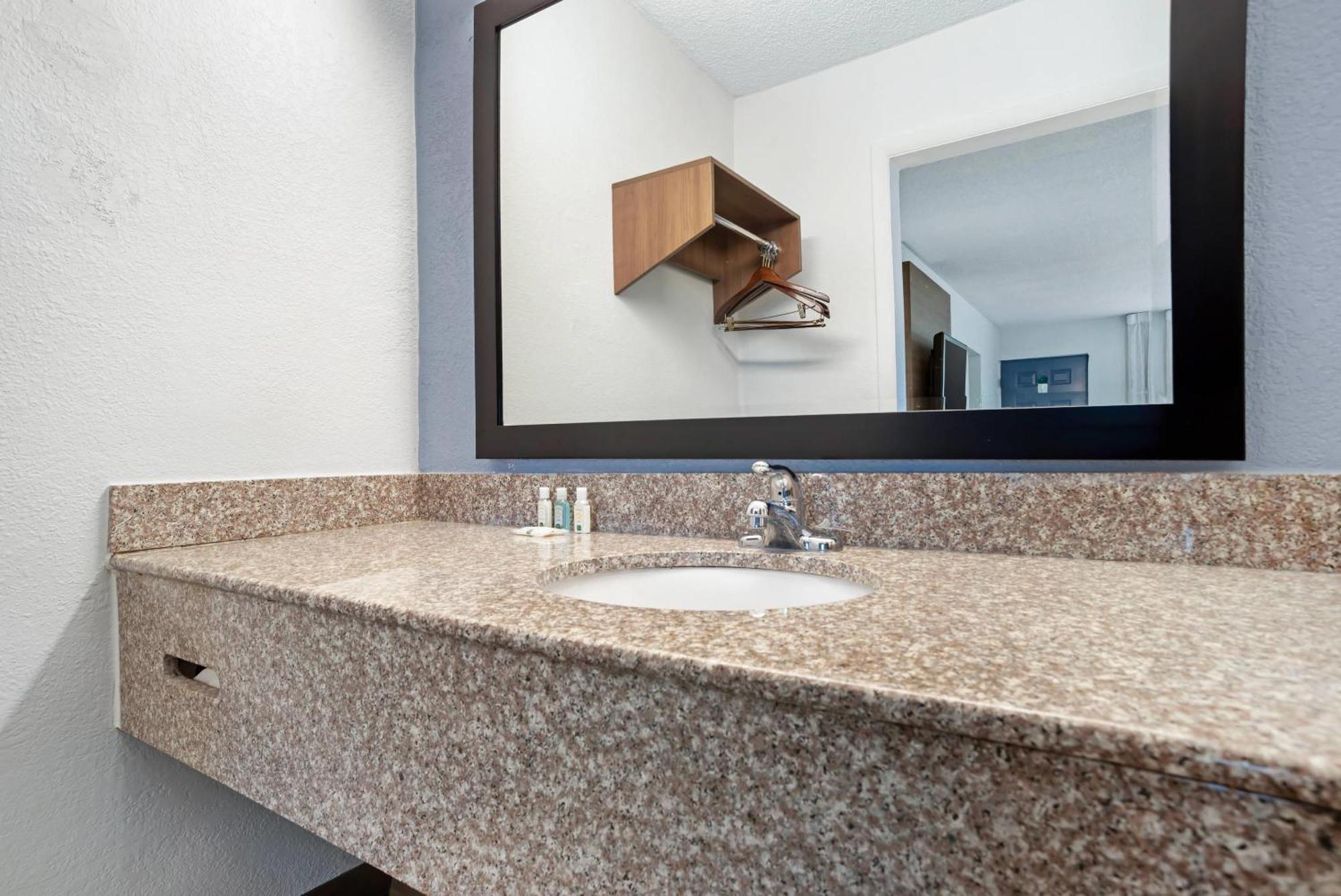 Quality Inn & Suites Near Lake Eufaula Eksteriør billede